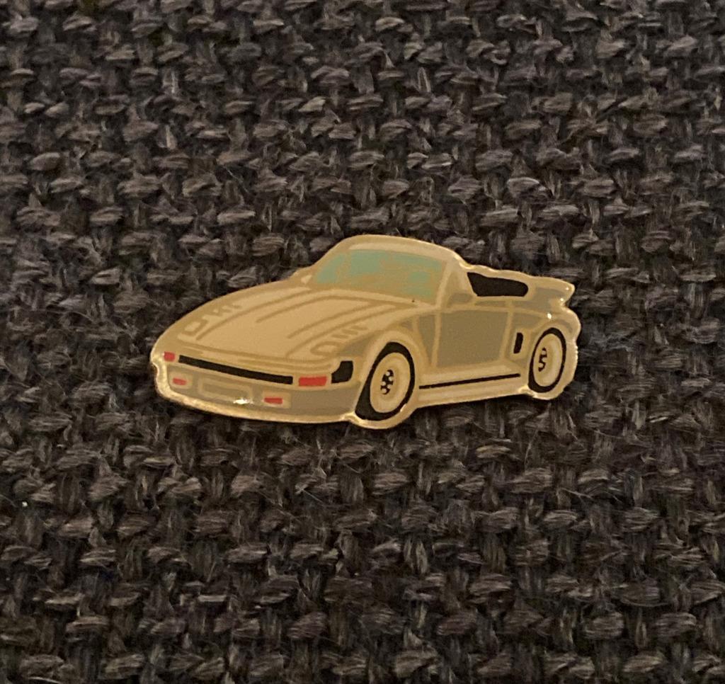 PIN - PORSCHE CABRIO, Verzamelen, Verzenden, Gebruikt, Transport, Speldje of Pin