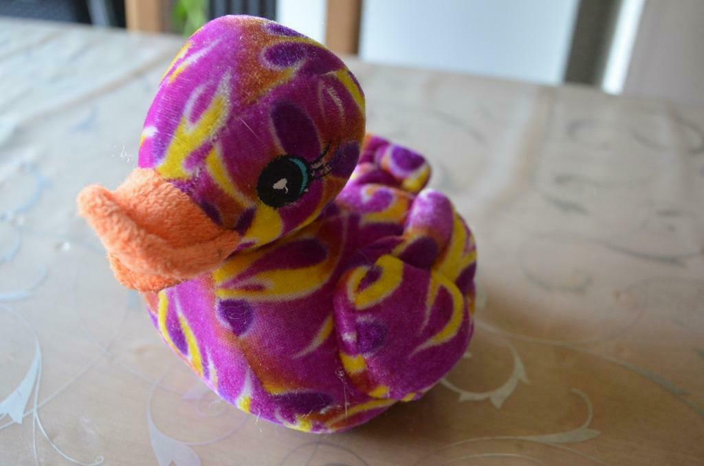 * knuffel roos eendje, Ophalen of Verzenden, Zo goed als nieuw, Meerkleurig, Eend