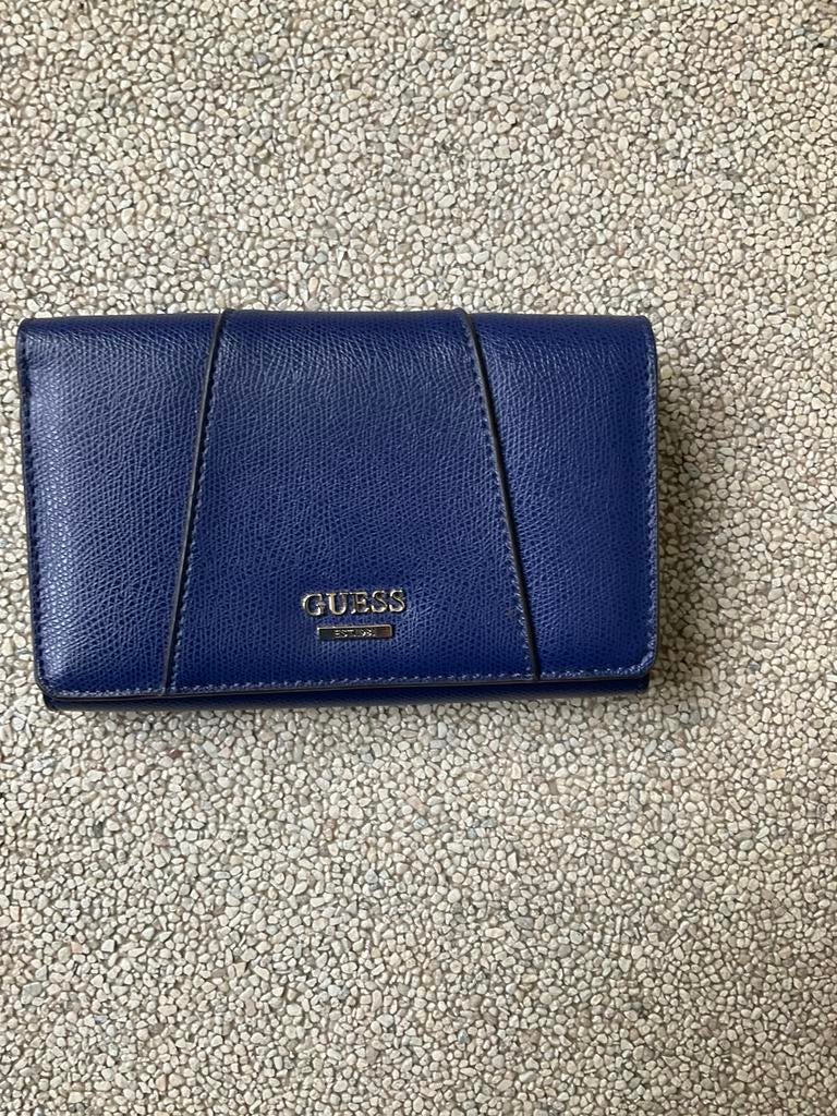 Guess portemonnee donker blauw, Handtassen en Accessoires, Portemonnees, Ophalen of Verzenden, Zo goed als nieuw, Blauw, Guess