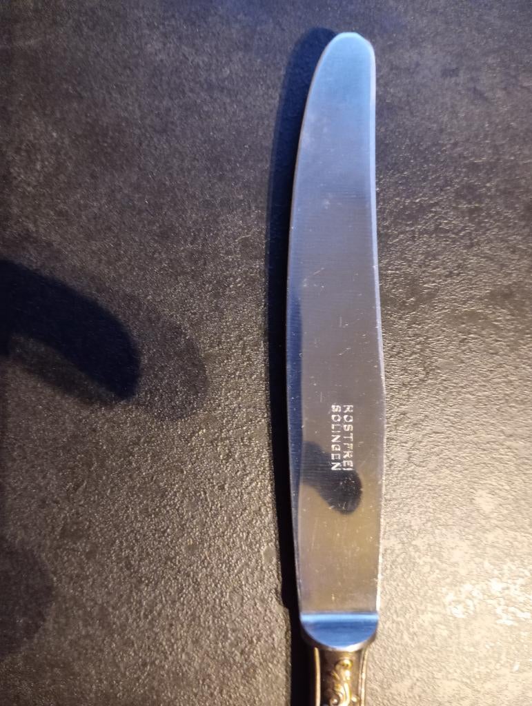 Couverts anciens en métal argenté, Enlèvement