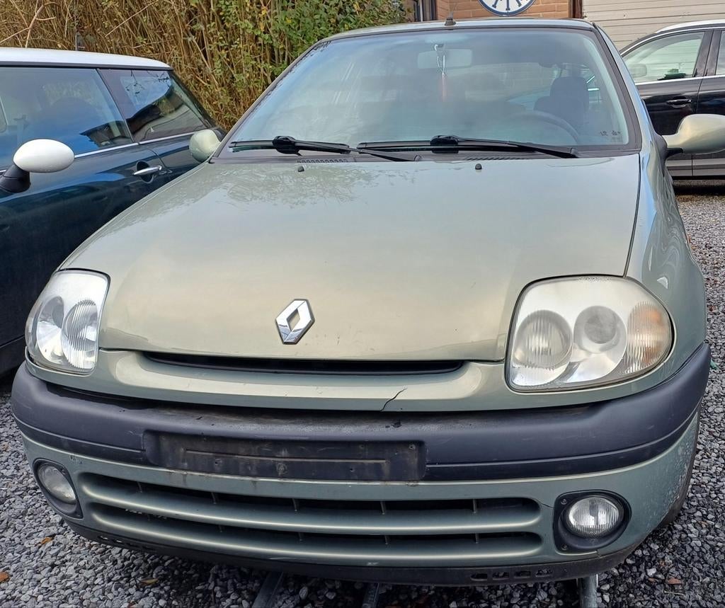 Renault clio 1200cc année 2000  93000km, Auto's, Overige bekleding, Handgeschakeld, Particulier, Clio