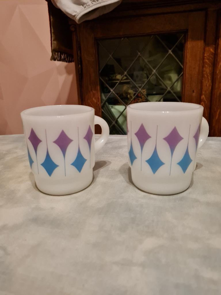 2 tasses Fire-King Anchor Hocking vintage Milkglass, Antiquités & Art, Enlèvement