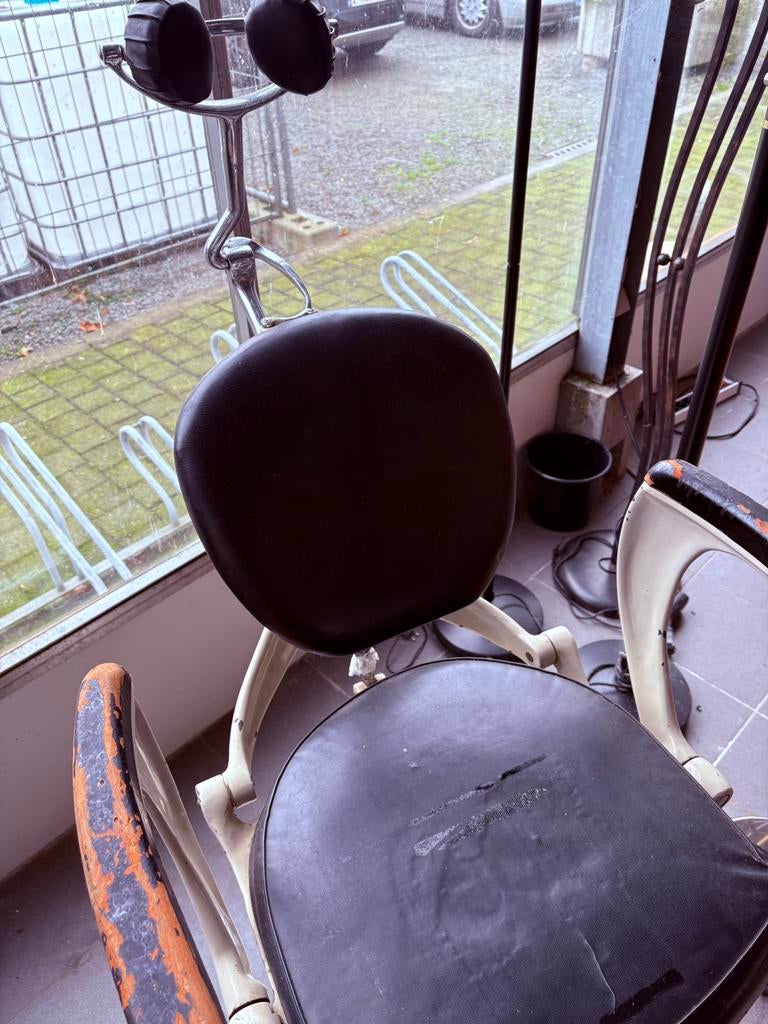 Oude tandarts stoel, Ophalen