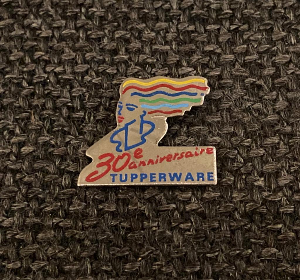 PIN - TUPPERWARE, Verzamelen, Verzenden, Gebruikt, Merk, Speldje of Pin