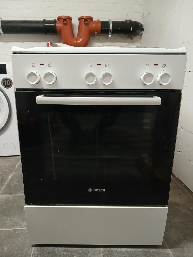 Cuisinière bosch, Electroménager, 4 zones de cuisson, Comme neuf, Enlèvement, À Poser