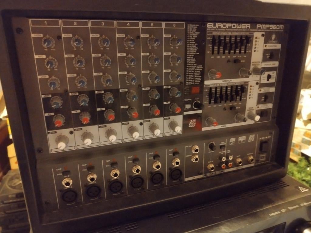 Table de mixage Behringer europower 960M, Musique & Instruments, Enlèvement ou Envoi, Comme neuf, Moins de 5 canaux, Entrée micro