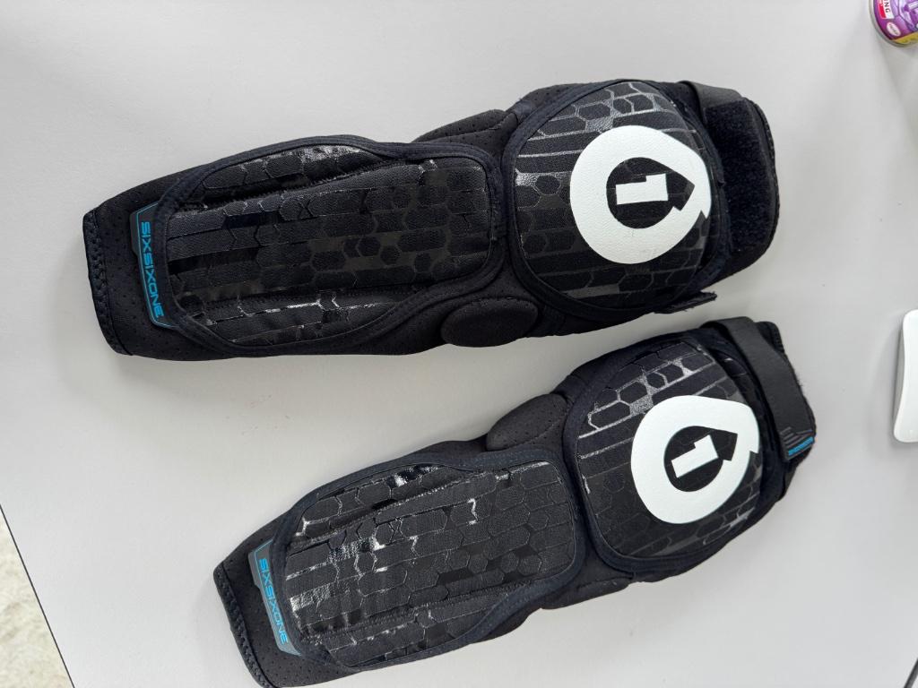 protection VTT/DH genoux et tibia sixsixone rampage&, Enlèvement ou Envoi, Neuf, Protection