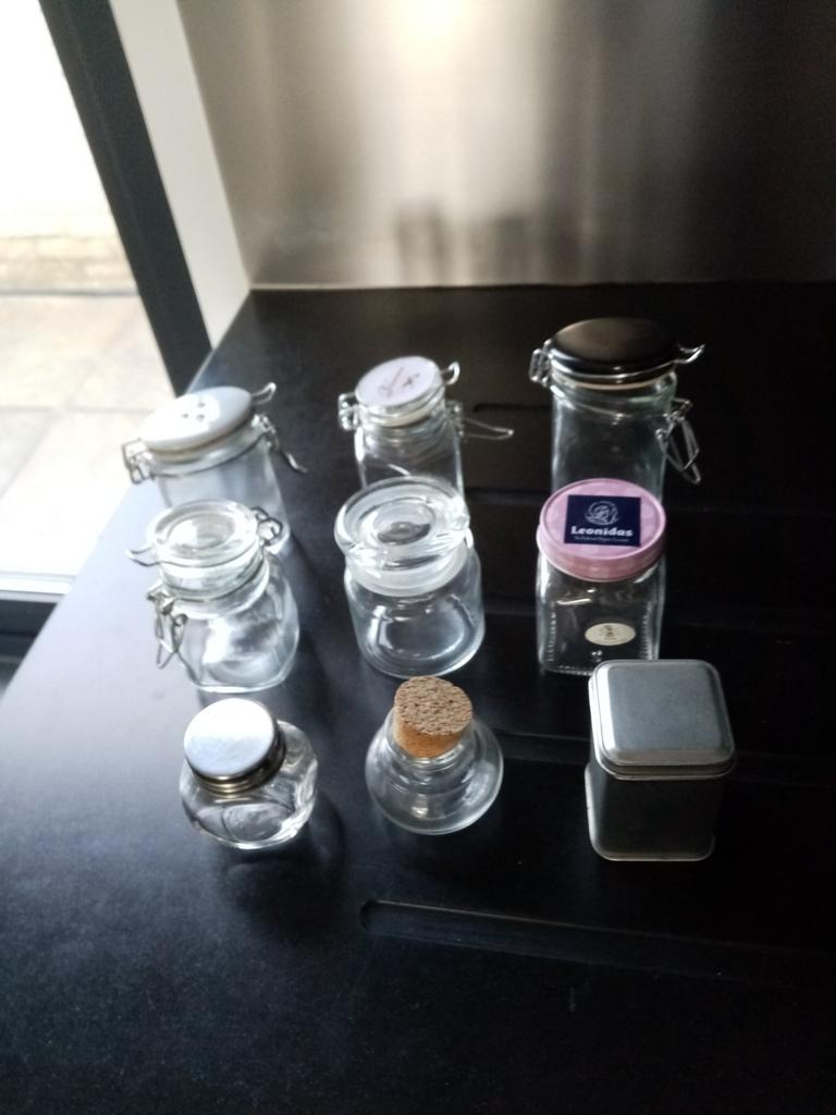 9 petits pots avec couvercles, Enlèvement ou Envoi, Comme neuf