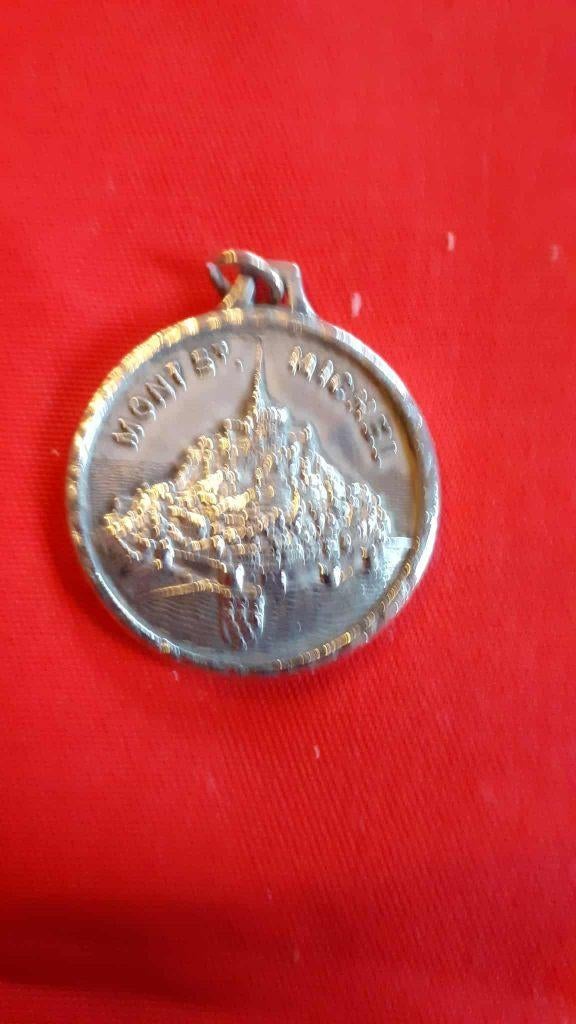medaille religieuse  mont et archange saint Michel (x2033), Verzamelen, Ophalen of Verzenden, Gebruikt, Sieraad, Christendom | Katholiek