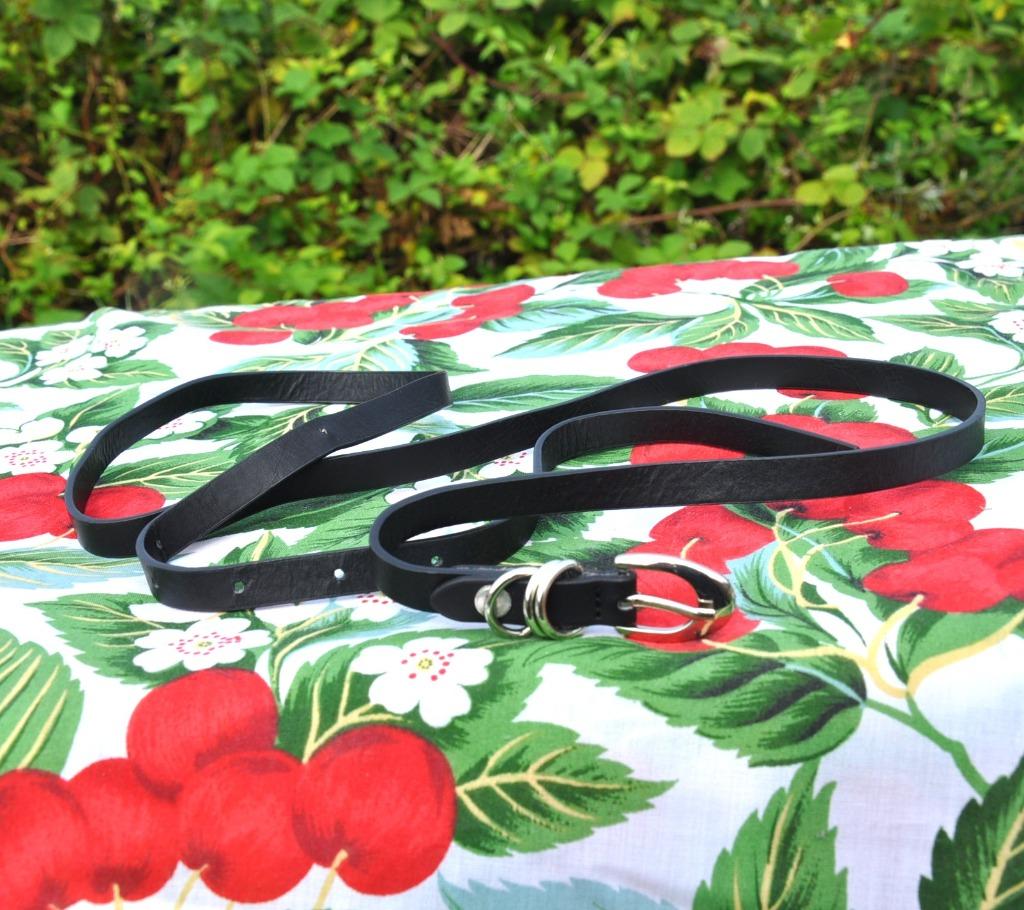 fine ceinture cuir noire 110 cm, Cuir véritable, Enlèvement ou Envoi, Comme neuf, Moins de 3 cm
