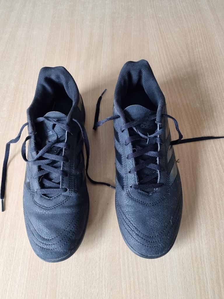 Voetbalschoenen Adidas maat 42, Sport en Fitness, Voetbal, Ophalen of Verzenden, Zo goed als nieuw, Schoenen