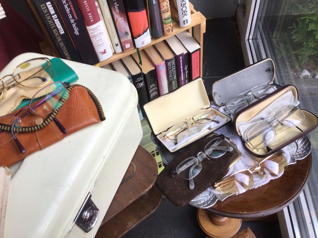 Lot van 7 brillen met prachtige monturen komen van optieket, Ophalen