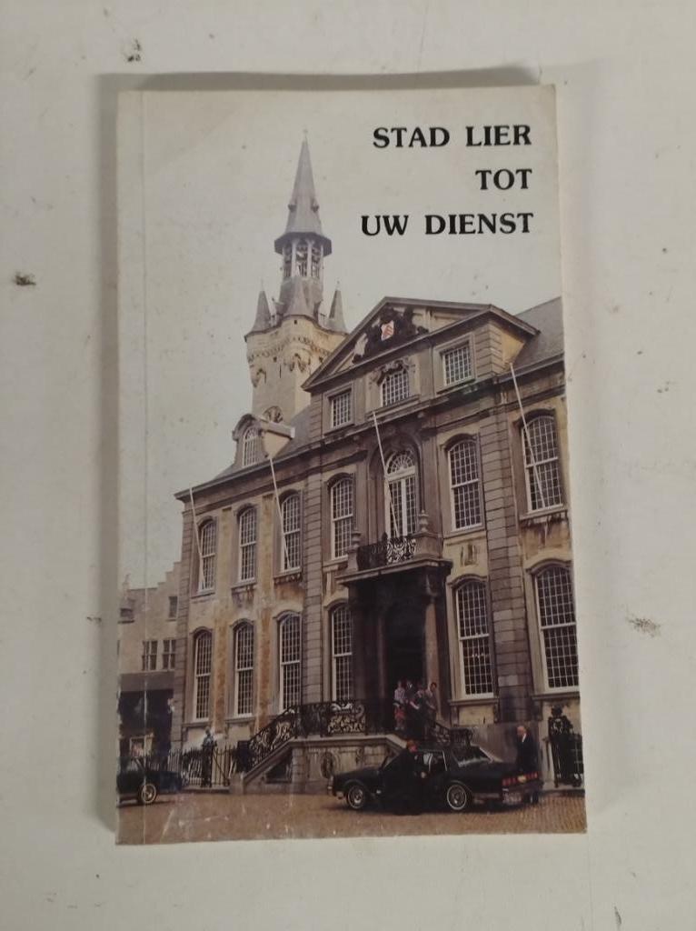 Stad Lier tot uw dienst, Boeken, Ophalen of Verzenden, Gelezen