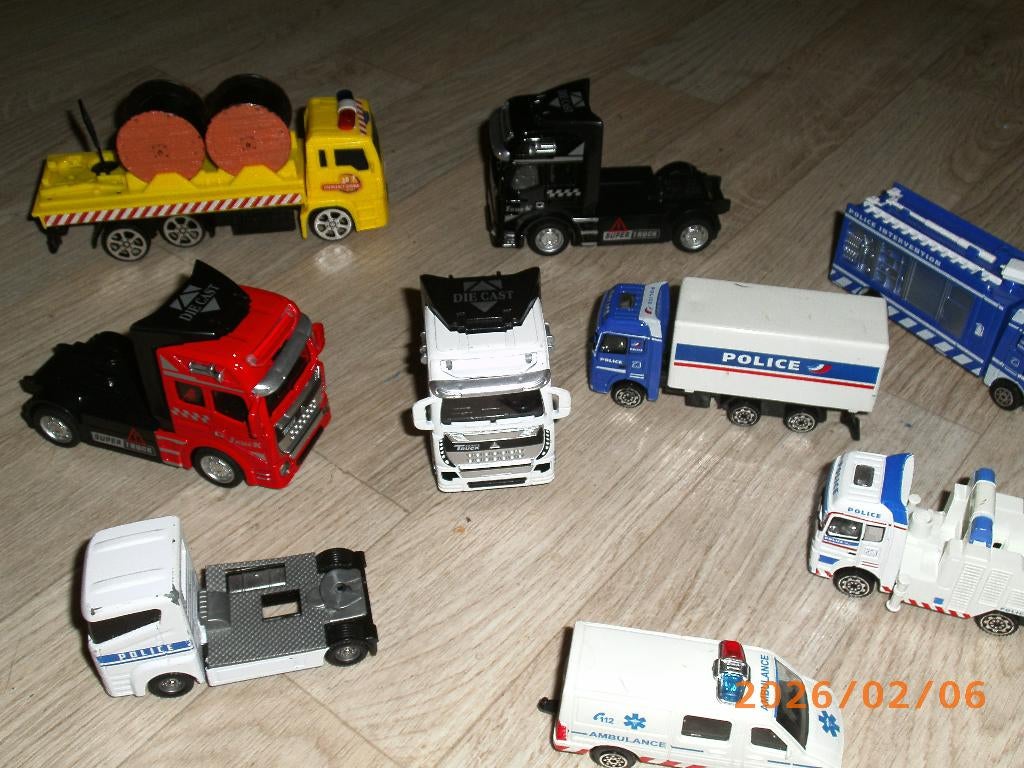 Petites autos et camions en plastique et métal a vendre, Ophalen, Gebruikt