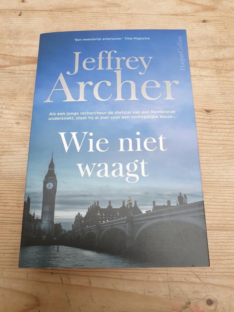 Jeffrey Archer : Wie niet waagt.  William Warwick 1, Ophalen of Verzenden, Zo goed als nieuw