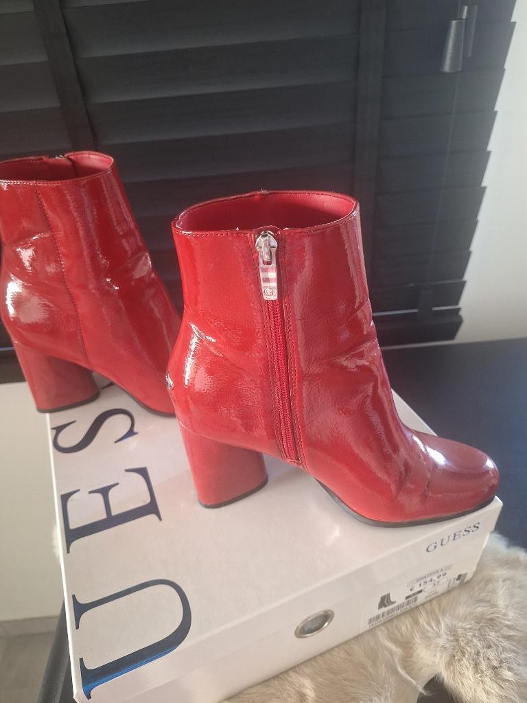 Bottillons en cuir verni GUESS pointure 37., Rouge, Guess, Enlèvement ou Envoi, Comme neuf