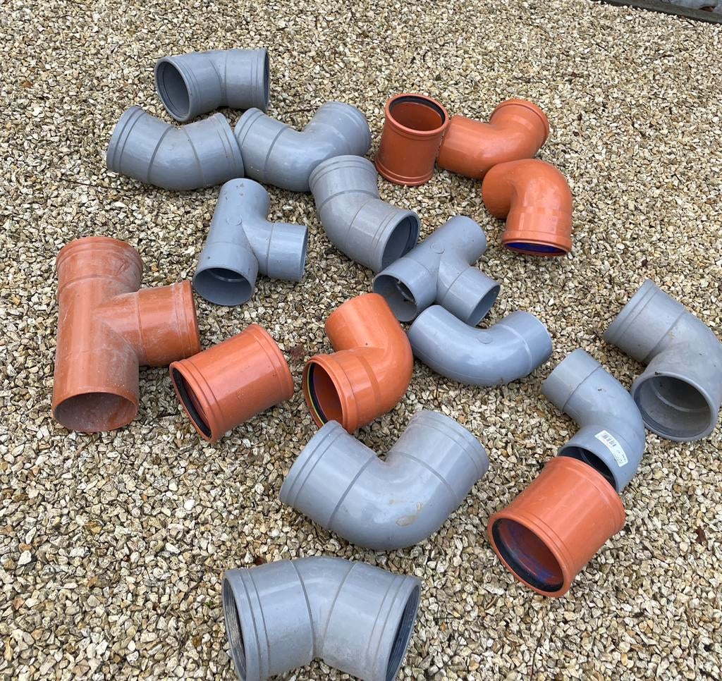 PVC Rioleringsstukken (Bochten, T-stukken ) - 110mm, Ophalen, Zo goed als nieuw, PVC, Afvoer