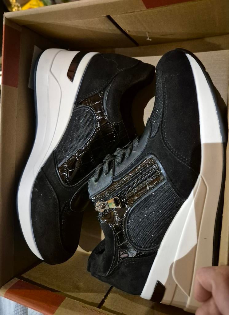 Schoenen te koop!, Enlèvement