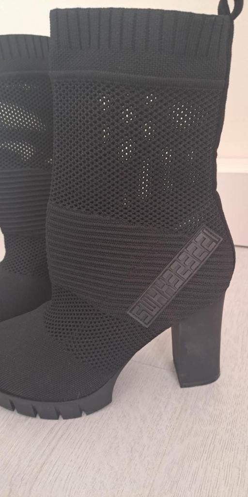 Mooie zwarte laarsjes maat 39., Kleding | Dames, Ophalen of Verzenden, Nieuw