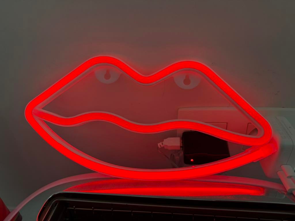 Lampe néon LED lèvres - 220 V ou 3AA - rétro vintage mancave, Enlèvement ou Envoi, Comme neuf, Panneau publicitaire