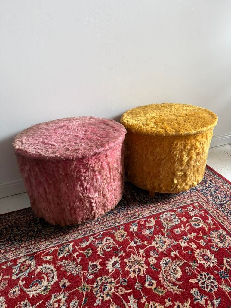 2x fluffy retro poef roze en geel, Huis en Inrichting, Ophalen, Zo goed als nieuw