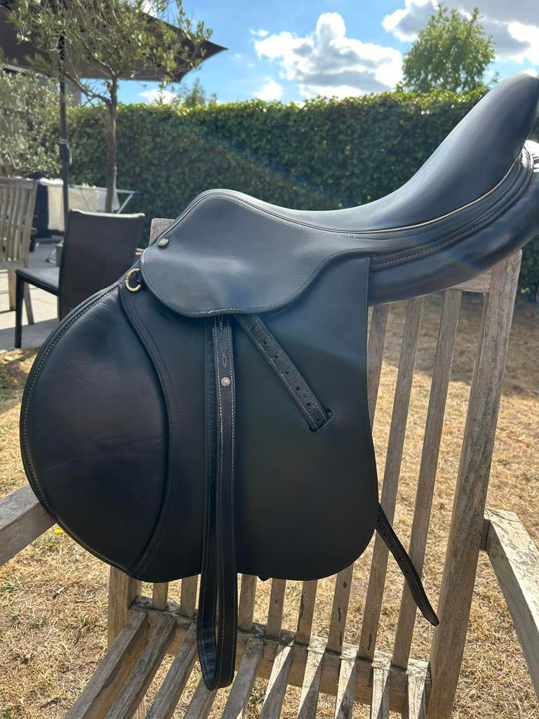 Zwart LJ springzadel 17inch te koop, Dieren en Toebehoren, Ophalen, Zo goed als nieuw, Springen