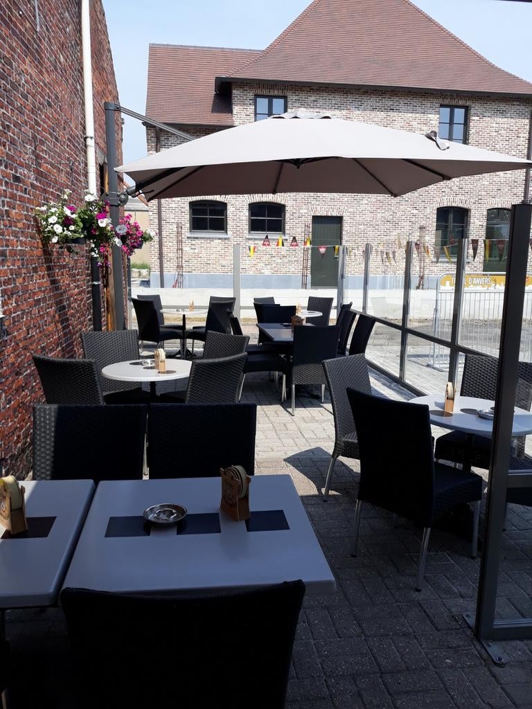 Terras tafels met gietijzeren poot, Ophalen