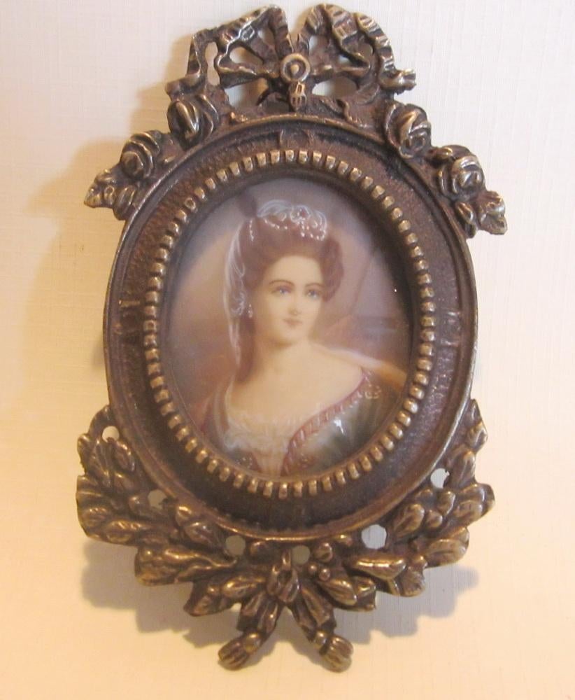 Cadre en bronze miniature ancien portrait dame peint main, Antiquités & Art, Envoi