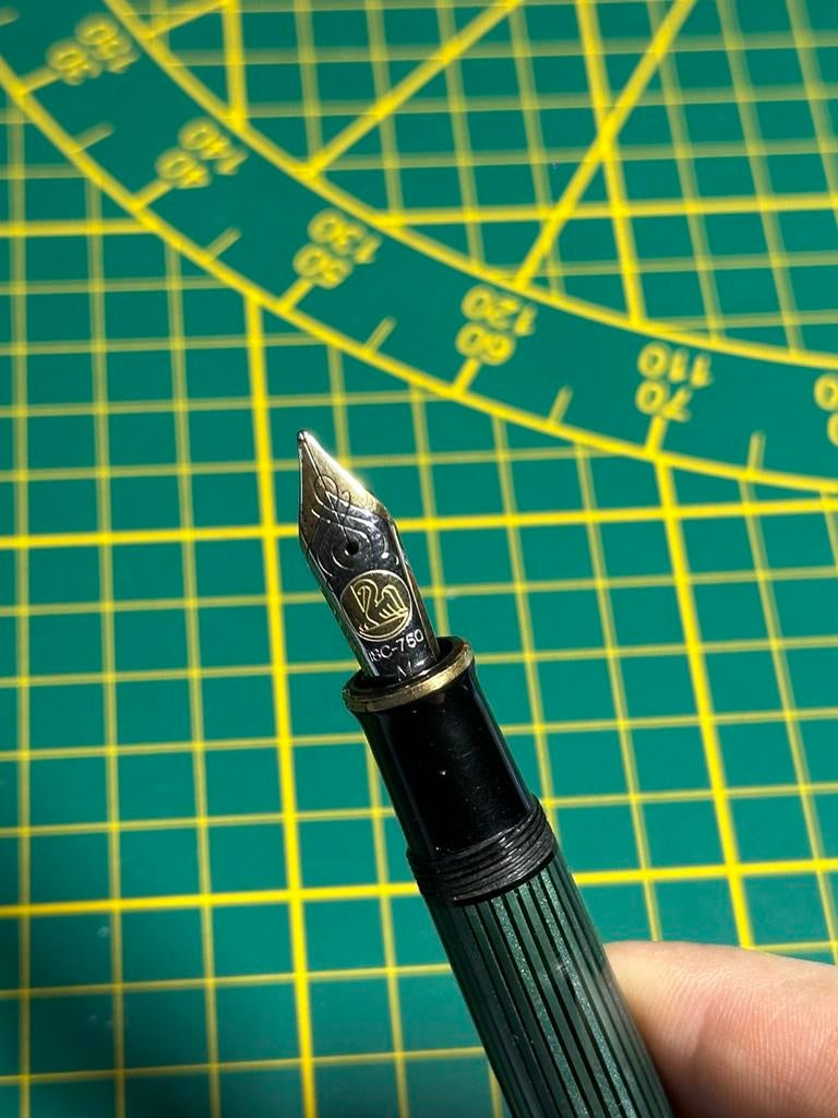 Pelikan M1000 - rayure verte - Plume M, Enlèvement ou Envoi, Comme neuf
