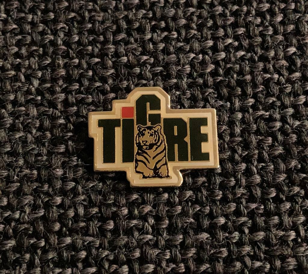 PIN - TIGRE - TIJGER - TIGER, Envoi, Utilisé, Autres sujets/thèmes, Insigne ou Pin's
