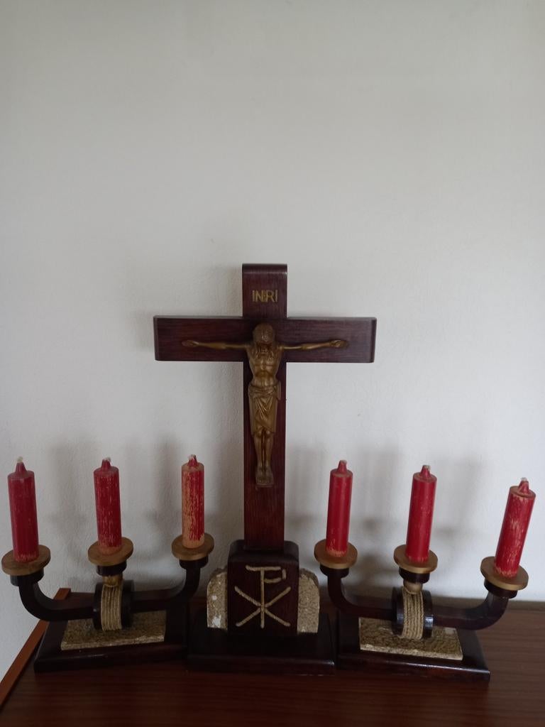 crucifix et 2 bougeoirs en bois, vintage des années, Antiquités & Art, Antiquités | Objets religieux, Enlèvement ou Envoi