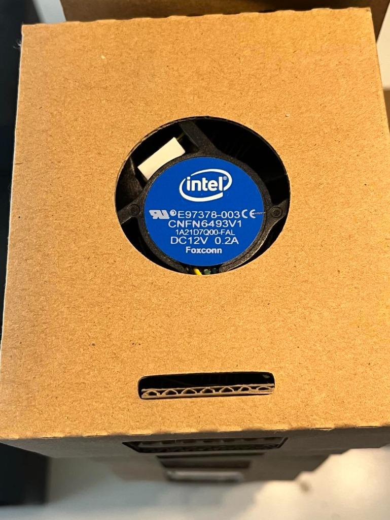 Refroidisseurs de processeur NEUFS dans la boîte INTEL, Informatique & Logiciels, Enlèvement, Neuf, Refroidisseur ordinateur à air