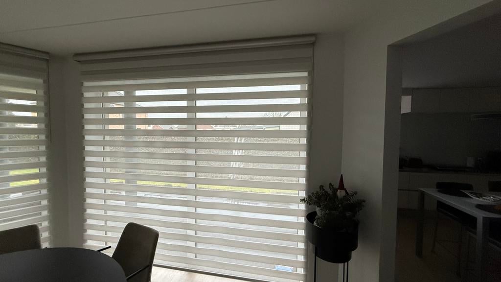 Witte Duo rolgordijnen in zeer goede staat, Huis en Inrichting, Ophalen, Zo goed als nieuw