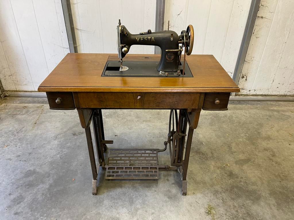 Vintage naaimachine Vesta, Antiquités & Art, Antiquités | Machines à coudre, Enlèvement