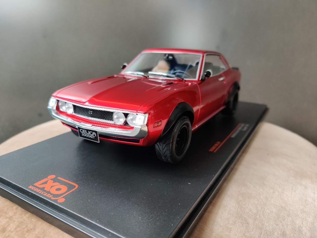 Toyota Celica 2000 GT 1977 IXO 1:18 neuve, en boîte., Enlèvement ou Envoi, Neuf, Voiture, Autres marques