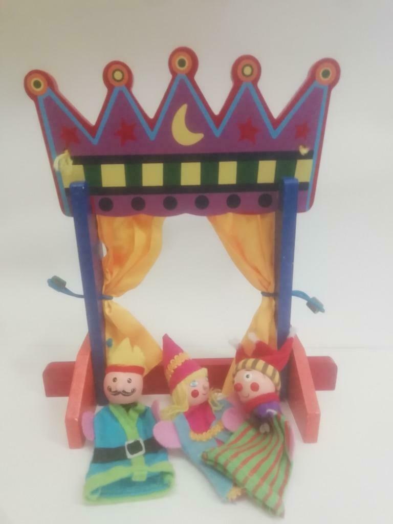 Klein houten vingerpoppentheater met bijhorende houten vinge, Ophalen of Verzenden, Zo goed als nieuw