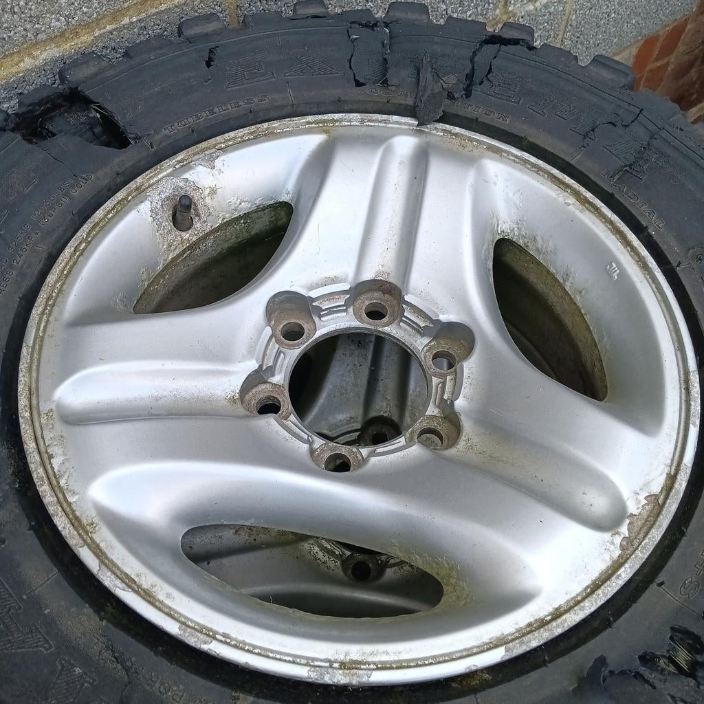 Jantes Toyota land cruiser 16" pneus tout terrain, Autos : Pièces & Accessoires, Enlèvement
