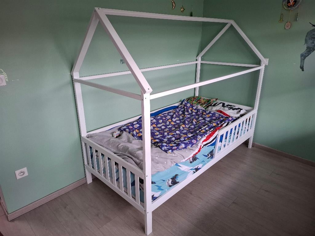 Huisjes bed 1 persoons, Kinderen en Baby's, Ophalen, 85 tot 100 cm, Zo goed als nieuw, Lattenbodem