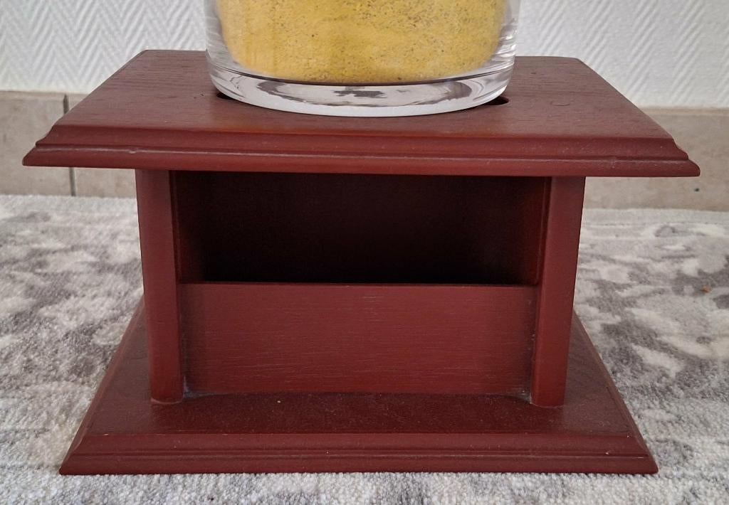 Te koop klein houten decoratief stoofje (hoogte: 12 cm)., Ophalen of Verzenden, Zo goed als nieuw