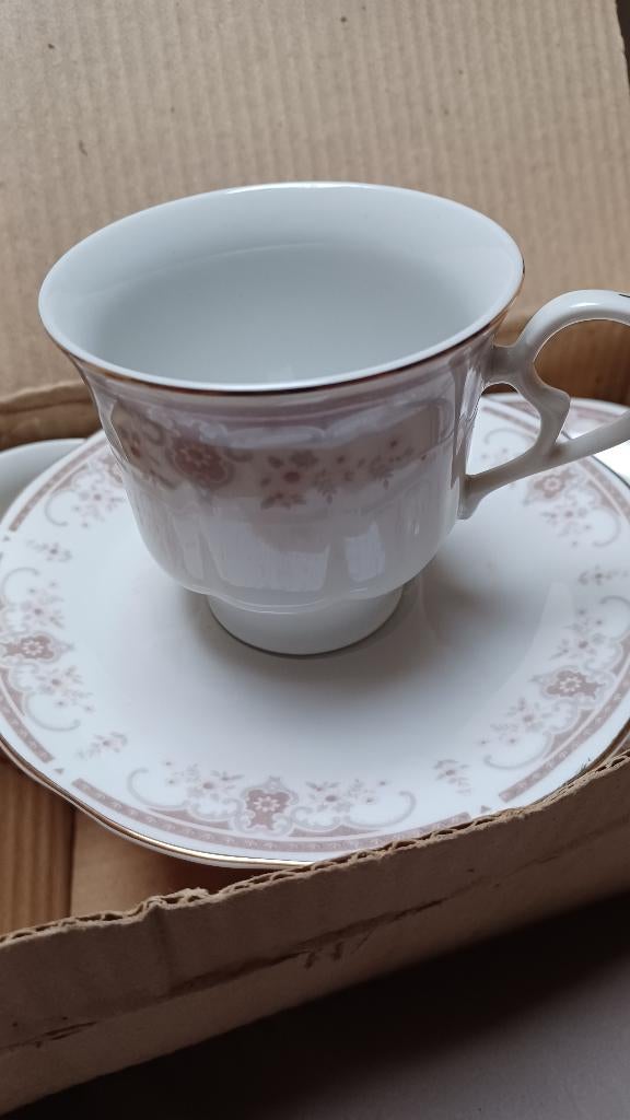 12 tassen en 12 bordjes , Fine China, Ophalen