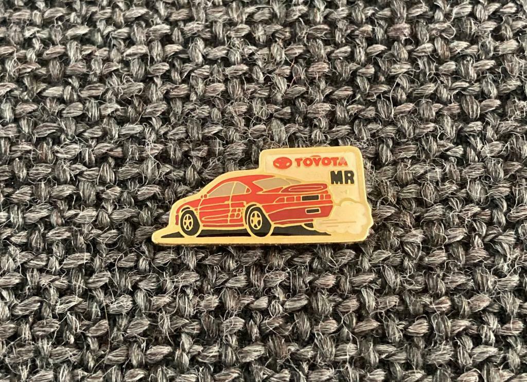 PIN - TOYOTA MR, Collections, Broches, Pins & Badges, Envoi, Utilisé, Transport, Insigne ou Pin's