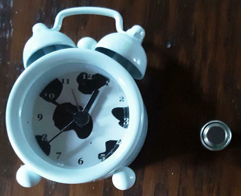 Mini réveil blanc 6cm, Elektronische apparatuur, Wekkers, Gebruikt, Ophalen of Verzenden