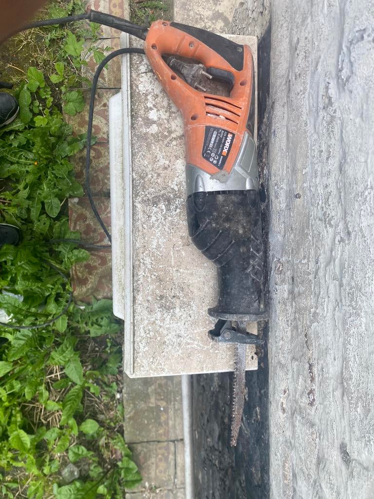 Scie sabre avec fil worx wc80rs., Utilisé