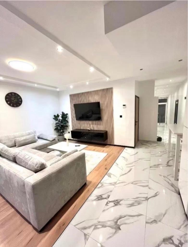 Mooie Appartement 2slpk gemeubeld nieuw met parking terrras, Immo, Appartementen en Studio's te huur, Antwerpen (stad), 50 m² of meer