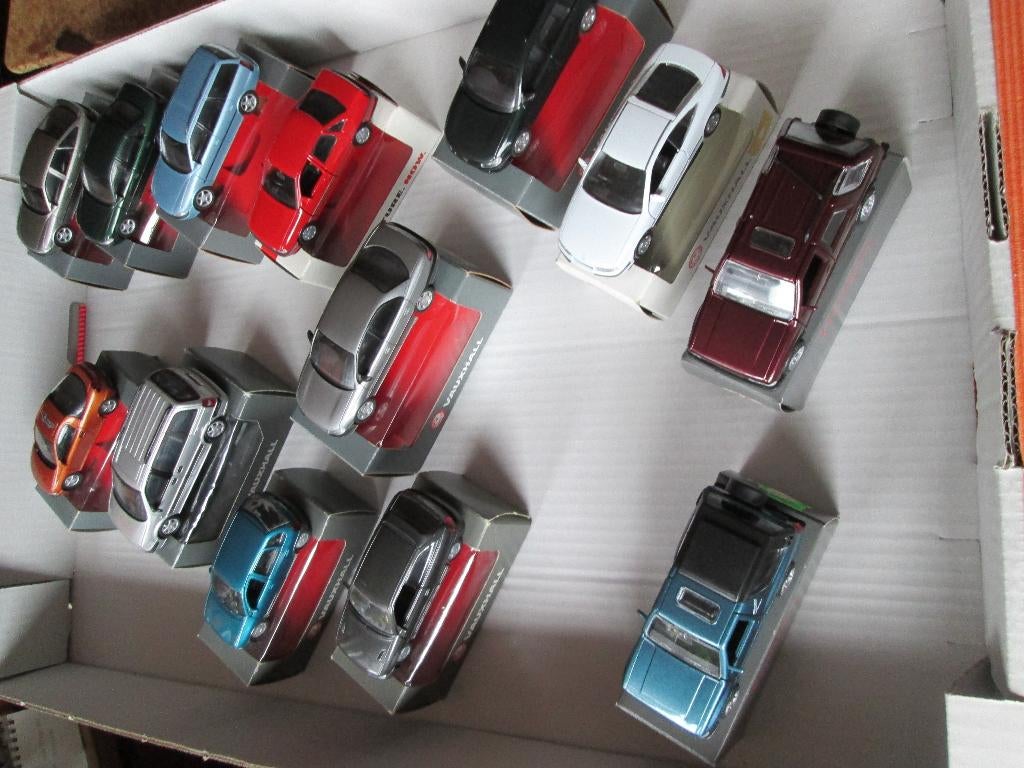 Vauxhall / Opel Sammlung 13 Stück in 1:43 in Vauxhall OVP, Enlèvement ou Envoi, Comme neuf, Gama