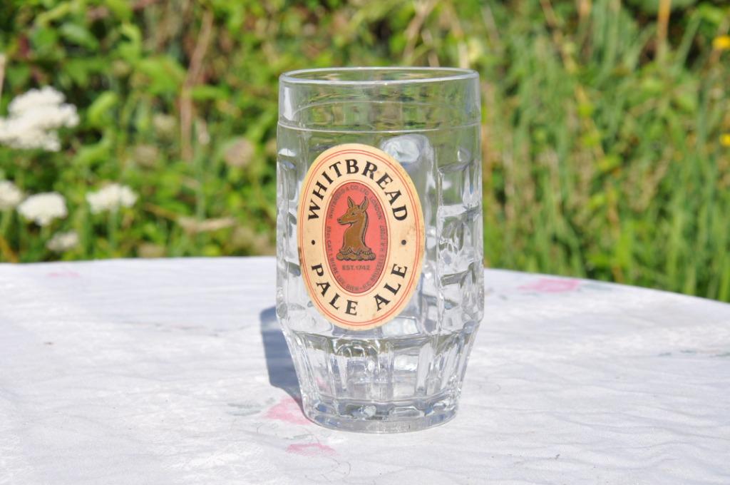 chope en verre 1/2 L pale ale whitbread, Enlèvement ou Envoi, Comme neuf, Chope(s), Autres marques