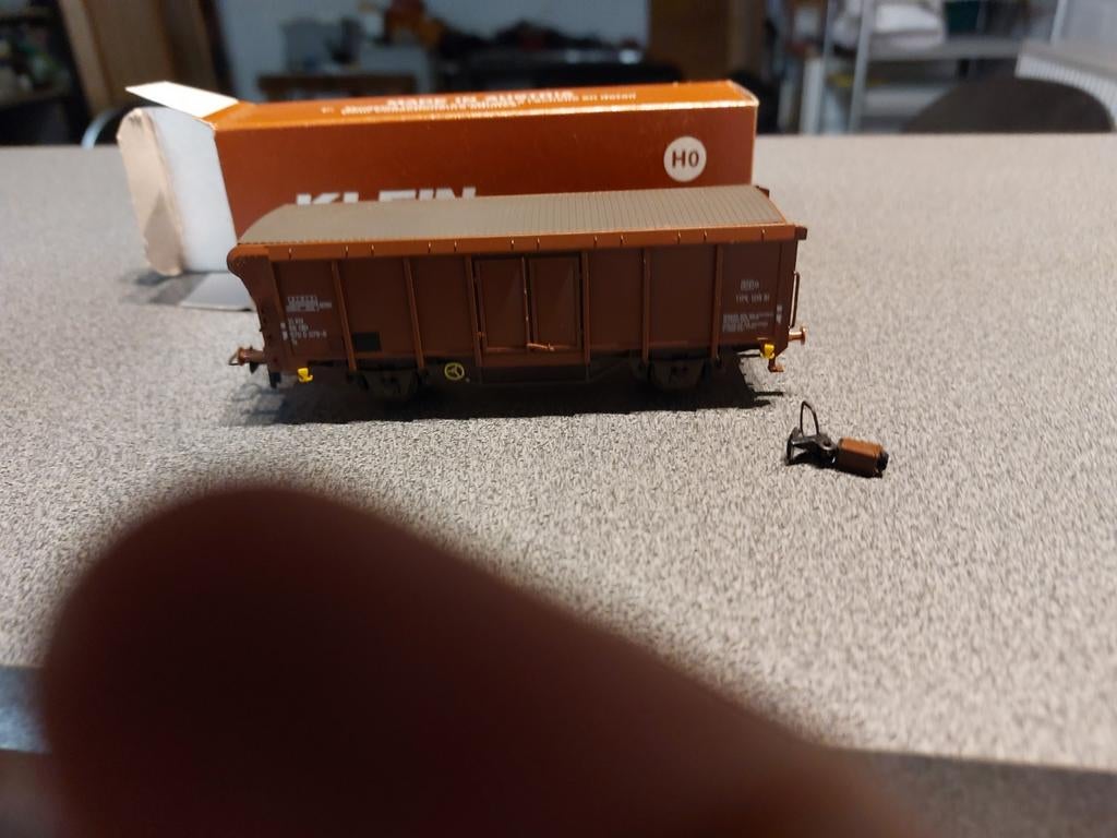 Klein Modellbahn roldakwagon NMBS, Ophalen