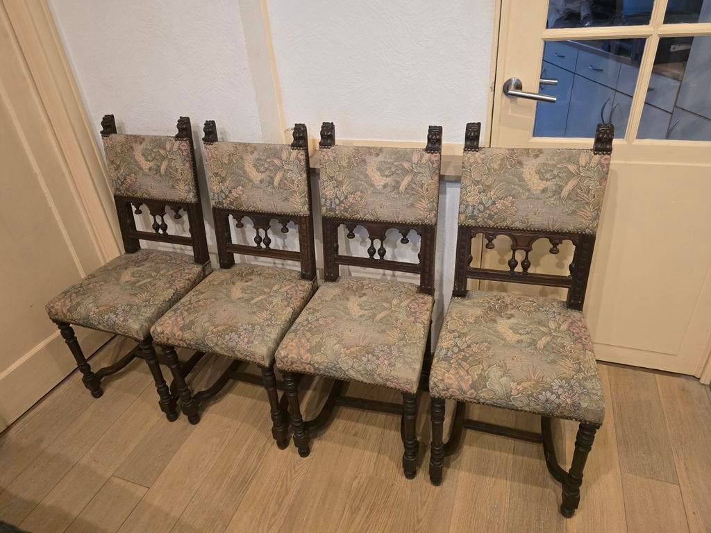 4 uitgesneden houten stoelen in zeer goede antieke staat, Antiek en Kunst