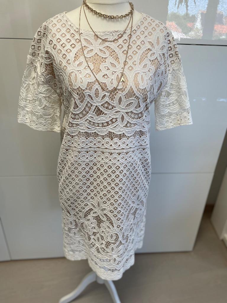Ecru kanten kleedje Julia June - maat 40, Taille 38/40 (M), Au-dessus du genou, Comme neuf, Julia June