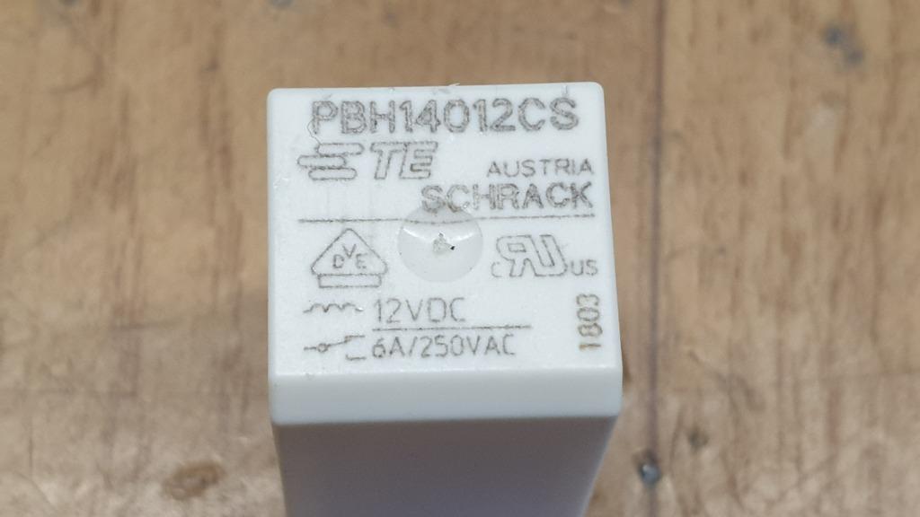 jw1336: 20 of 50 printrelais schrack PBH14012CS: 12V-6A, Ophalen of Verzenden, Zo goed als nieuw
